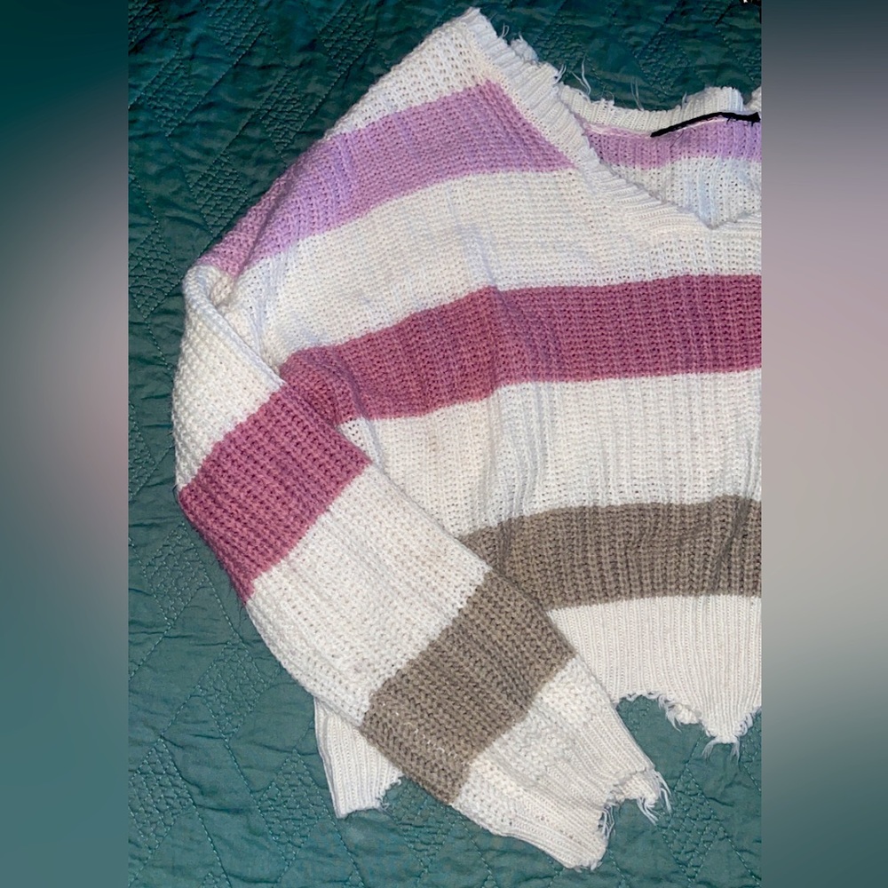 Chic fringed sweater